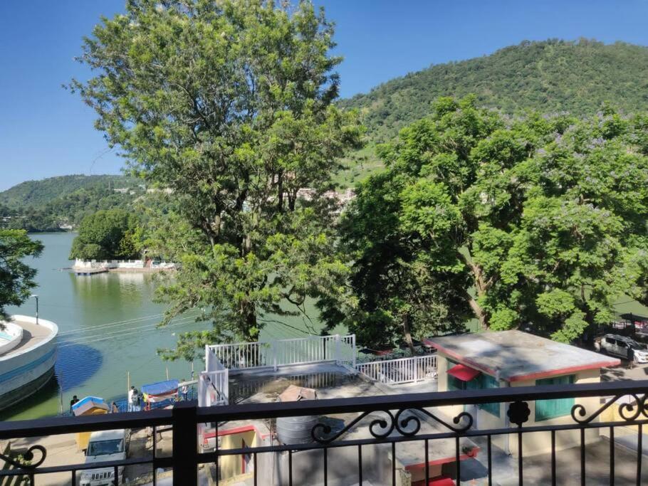 The Periwinkle Homestay Bhimtal Ngoại thất bức ảnh